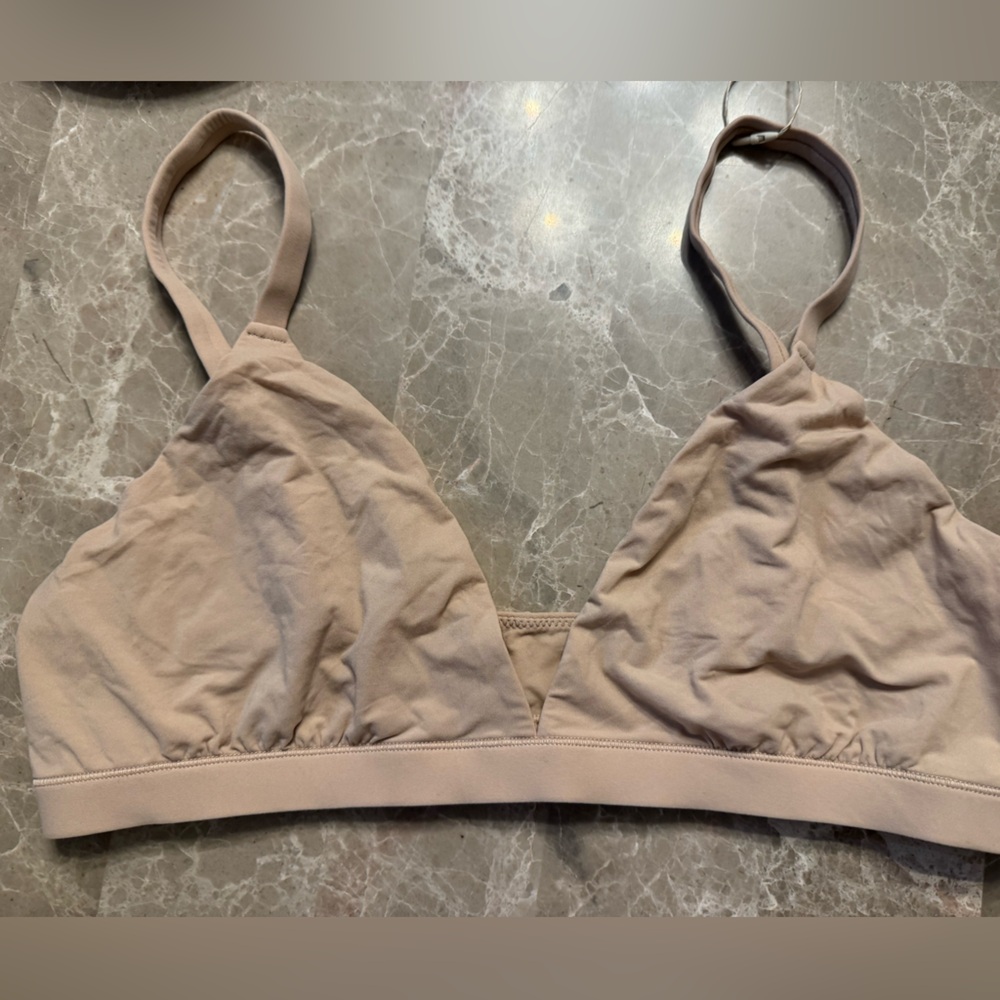 SKIIMS FITS EVERYBODY TRIANGLE BRALETTE - Picture 2 of 9